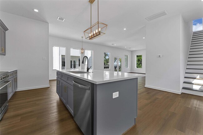 Photo - 207 Edgewood St