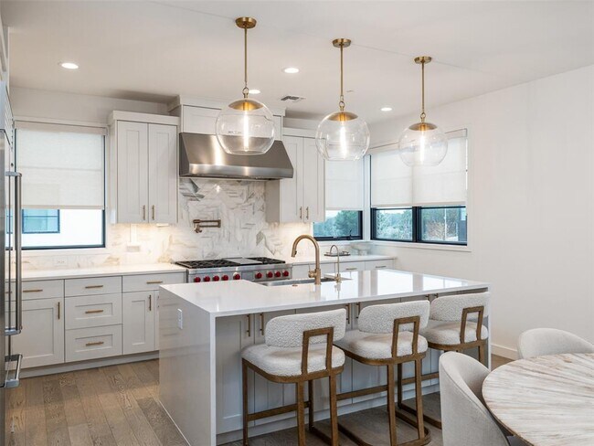 Photo - 800 Emilia Ct