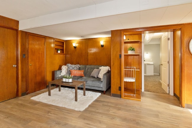 Building Photo - 1613 Scott Pl