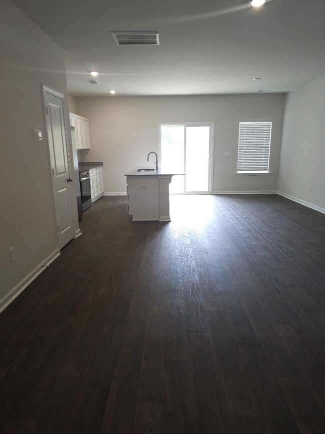 Photo - 102 Lowland Dr