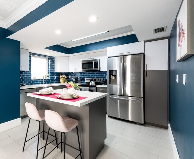 Photo - 940 W 81st Rd