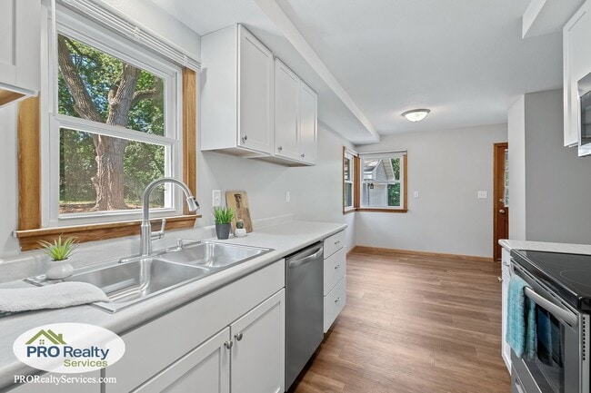 Photo - 3 Bedroom Home in Bloomington