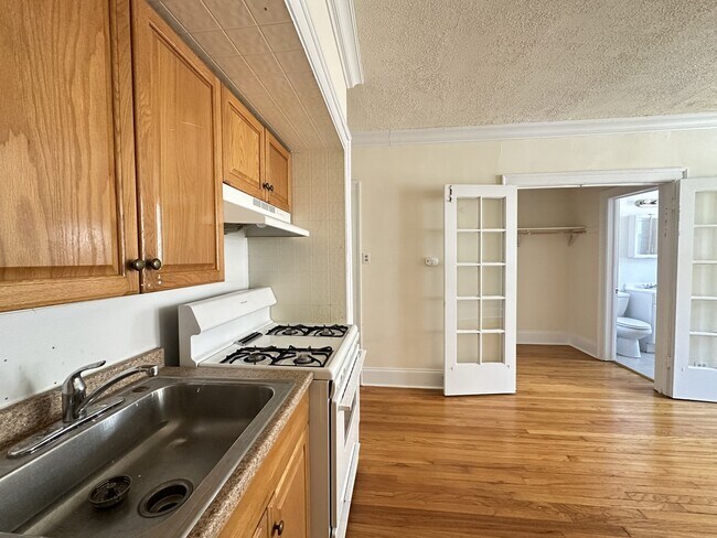 Photo - 2737 N Spaulding Ave Unit 403