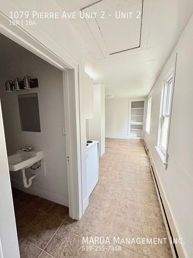 Photo - COZY 1 BED/1 BATH UPPER UNIT - WALKERVILLE PLUS HYDRO & GAS! Unit 2