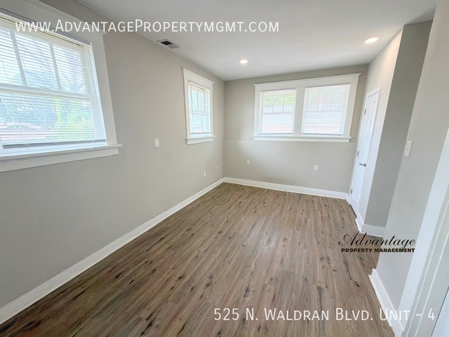Photo - 525 N Waldran Blvd