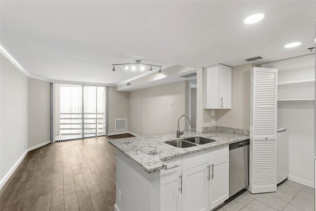 Building Photo - 3525 Sage Rd Unit 1212 Rental