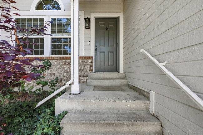 Building Photo - $2,973.95 with $300 Cleaning Voucher, 3 Beds - 2 Bath, Single Family Home in Highlands Ranch with...