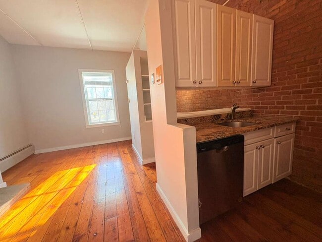 Photo - 604 Chapel St Unit 1