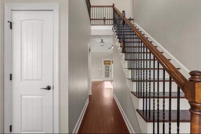 Entryway - 411 W Sundance Dr