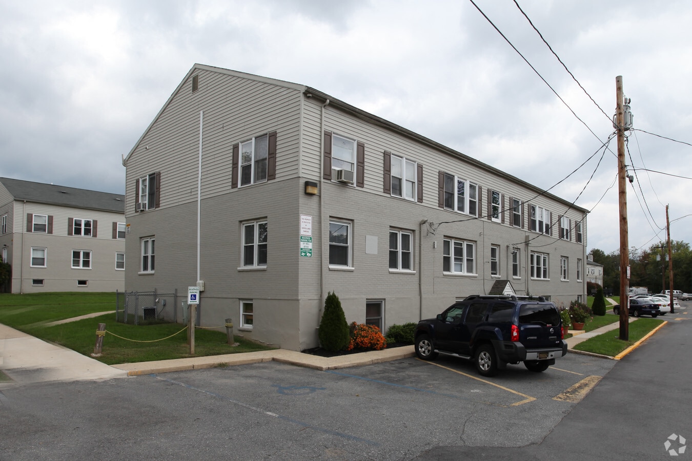 Photo - Ivy Hall Apartments