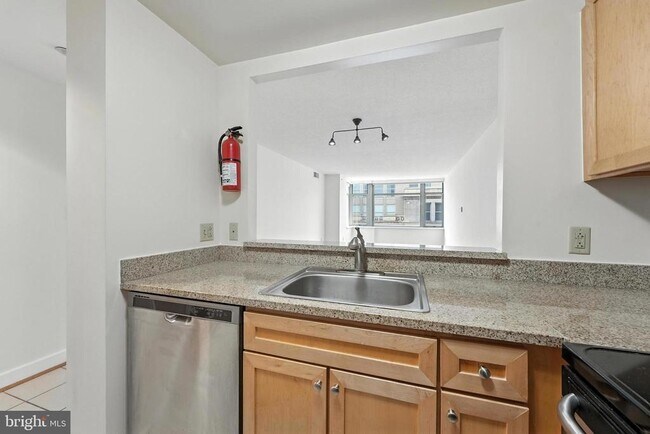 Photo - 1150 K St NW Unidad 1207