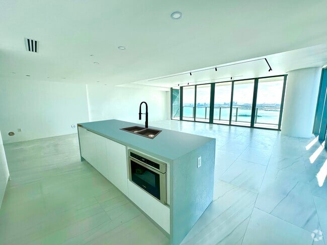 Building Photo - 650 NE 32nd St Unit 4201 Rental