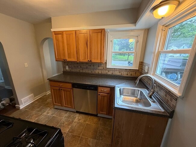 Photo - 1160 Edna St SE