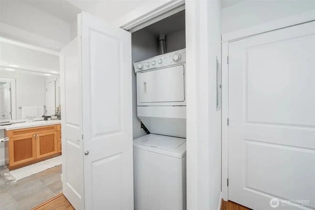 Building Photo - Seattle, WA 98107 Unit 230