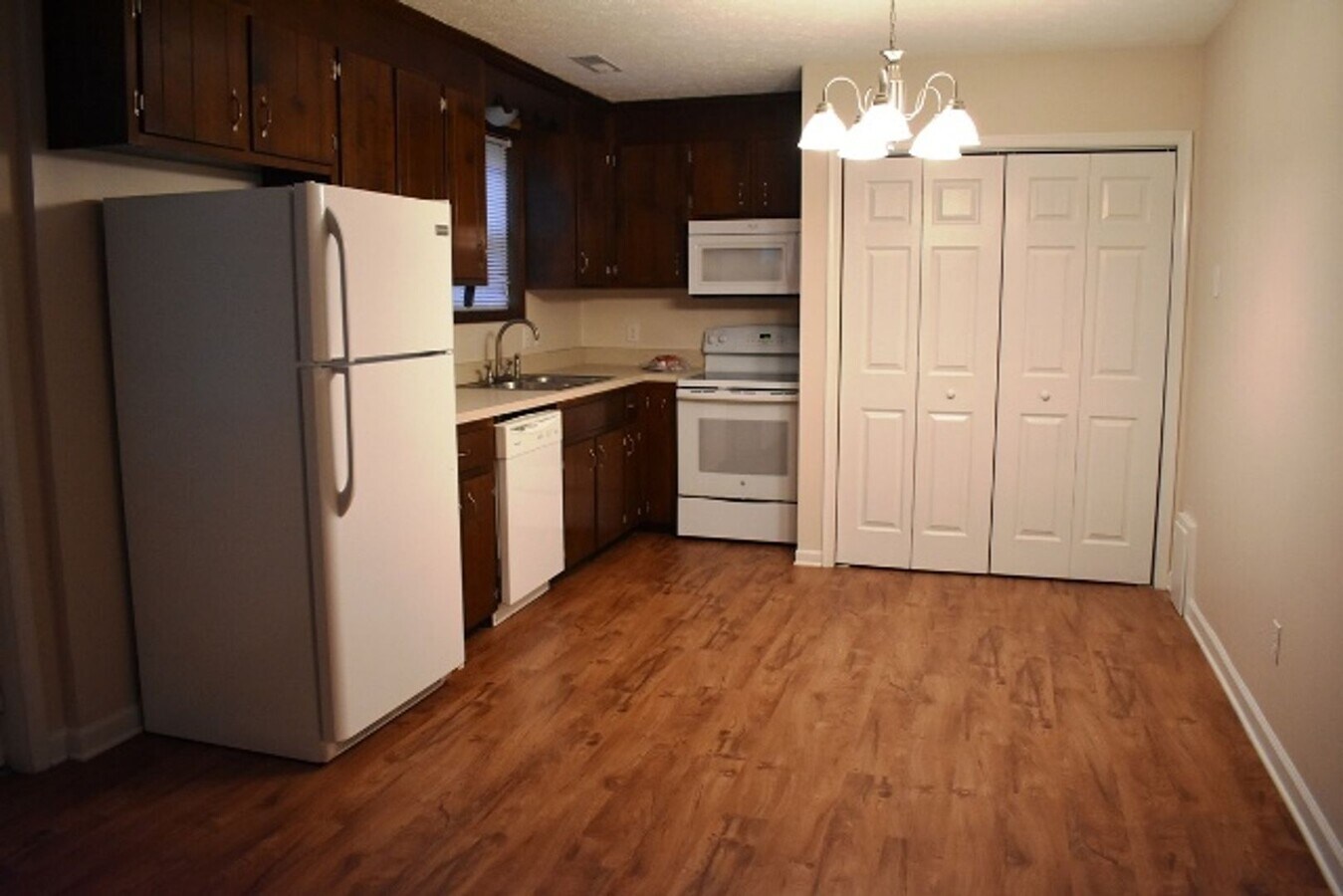 Photo - 154 Lee Pl Unit D