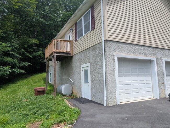 Building Photo - 627 Edmisten Rd Rental
