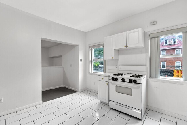 Photo - 392-394 Crown Street Unit 392-1