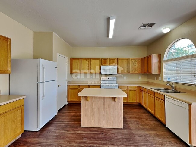 Photo - 9016 W Magnolia St