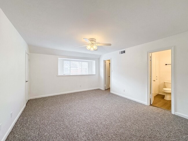 Photo - 1219 Saxony Ln