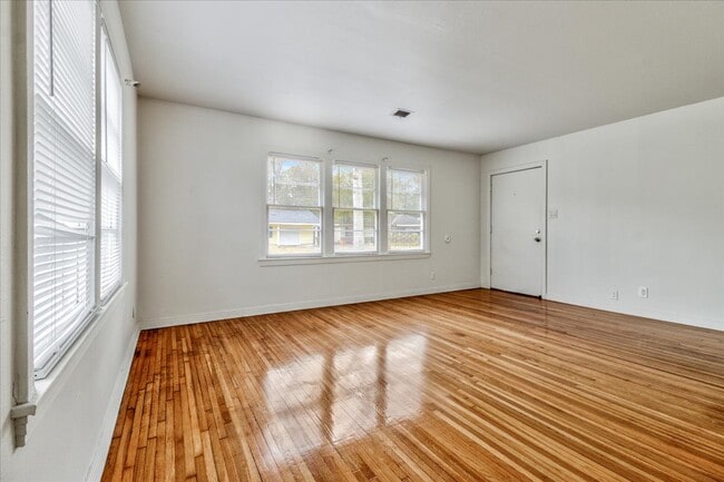 Photo - 640 Parsons Dr