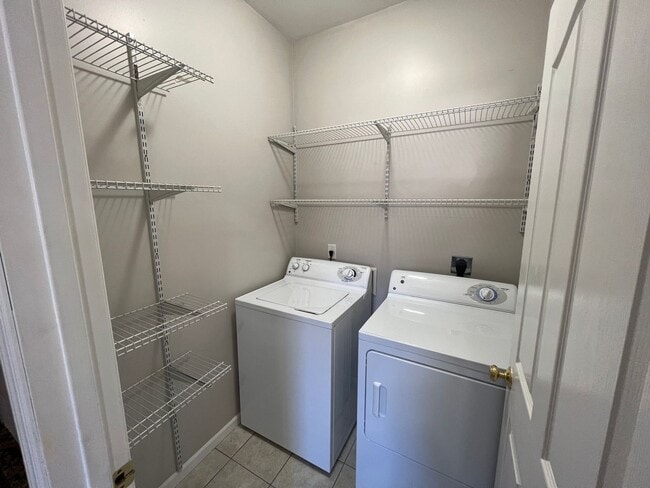 Photo - LUXURIOUSLY ELEGANT DESIGN 2 BDR APT.