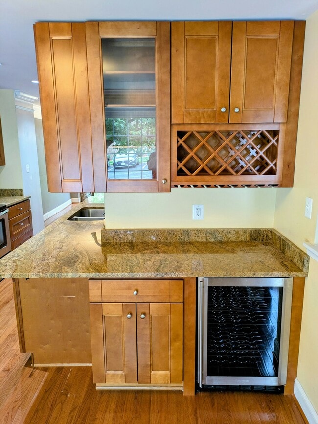 Photo - 4530 Airlie Way