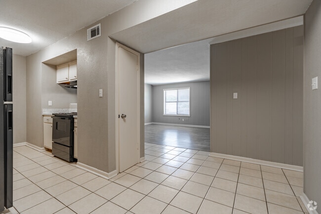 3BR, 2BA - 1150SF - Kitchen - Cedar Manor Apartments