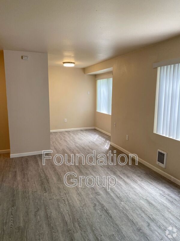 Building Photo - 400 10th Ave Rental