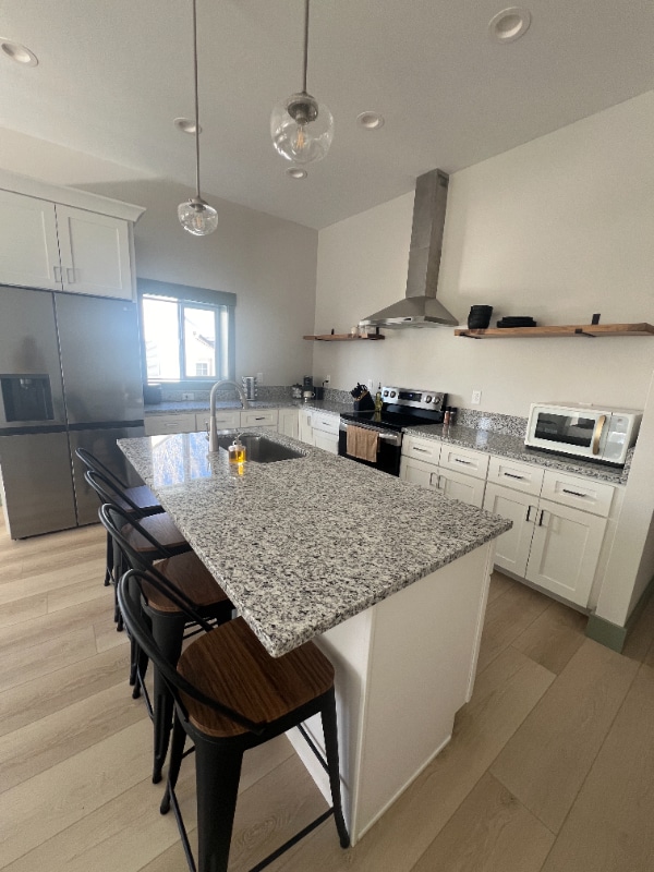 Photo - 422 W 18th St