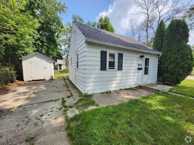 Building Photo - 815 9th Ave SE Rental