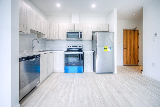 Photo - 408 Dundas St S