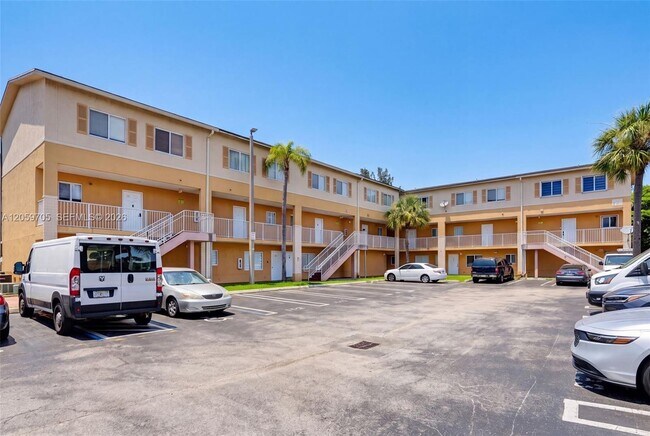 Building Photo - 6225 SW Kendale Lakes Cir Unit 253