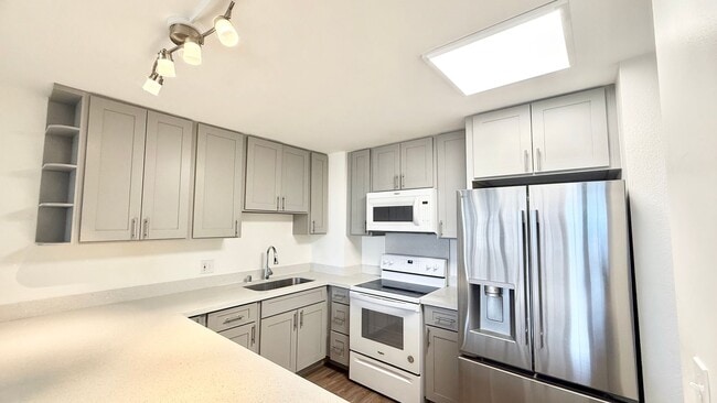 Photo - Beautifully Renovated 2-Bedroom, 2-Bathroom Condo 1-Parking Unit E1614