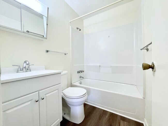 Photo - Sherwood Court Apartments