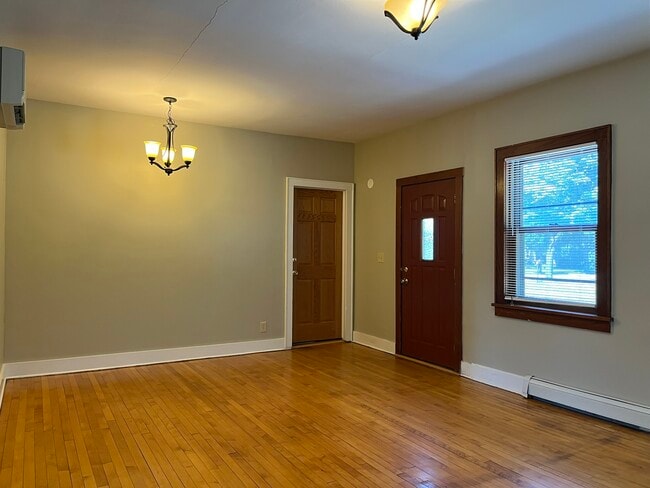 Building Photo - 1211 E Saveland Ave Unit 1211