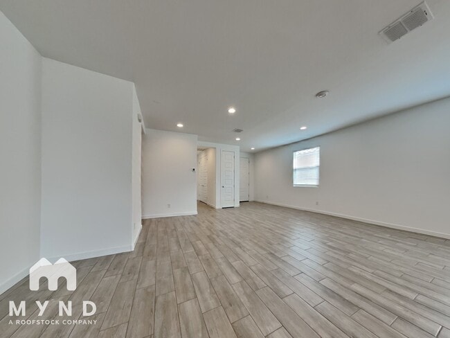 Photo - 9513 W Turney Ave