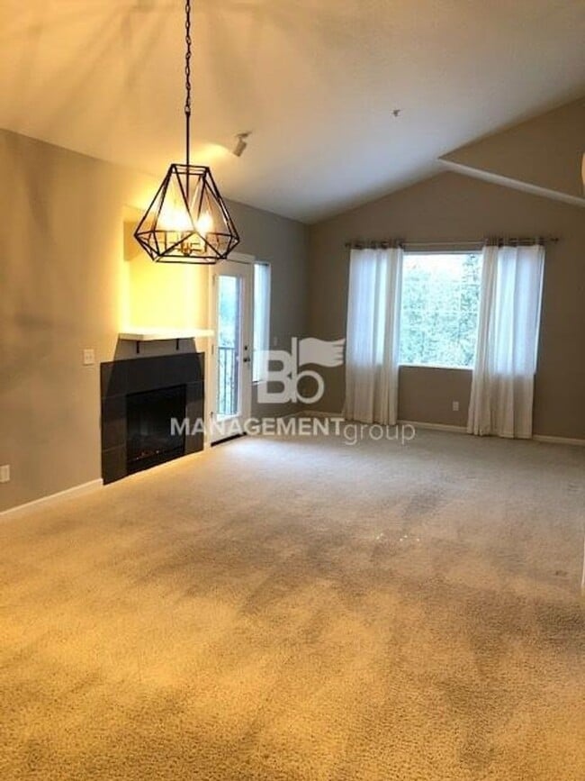 Photo - Light & Bright Timberland Condo in NW Portland MUST SEE!!! Garage Included