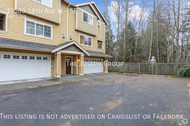 Building Photo - Spacious 3 bed townhome in Lynnwood Unit 5E