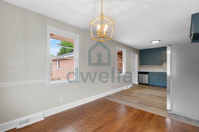 Photo - "Charming 5-Bedroom Oasis with 2 Full Bath... Apartamento