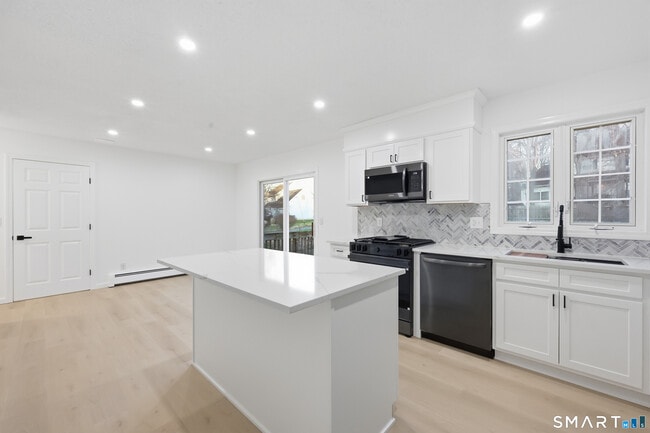 Photo - 70 Victoria Ct