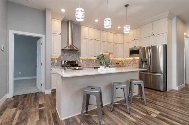 Photo - 805 28th St NW