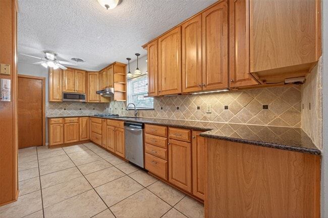 Building Photo - 1910 Claiborne Dr