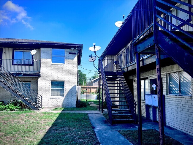 Photo - 6802 Sayers St Unit A few