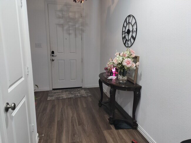 Photo - 505 Virginia Way