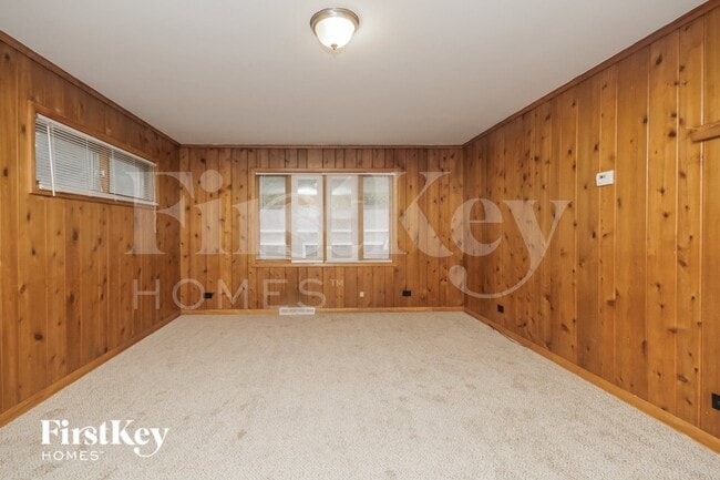 0n611 N Gary Ave