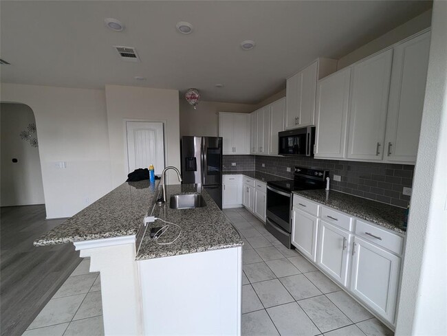 Photo - 612 Ayinger Ln
