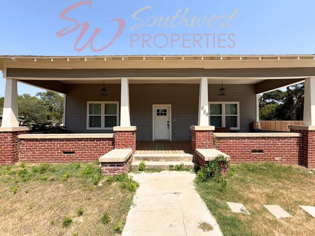 Building Photo - Freshly Remodeled 3 Bed / 2 Bath – Close to Campus | Pets Welcome!