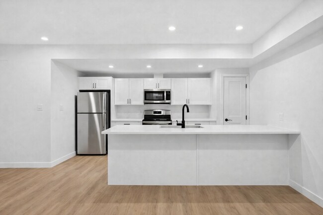 Photo - 10320-10147 147 St NW Unit Bsmt 2