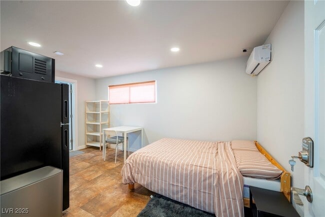 Photo - 100 N Ocotillo St