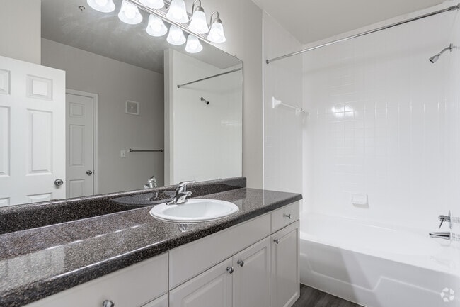 3BR, 2BA - 1,229SF